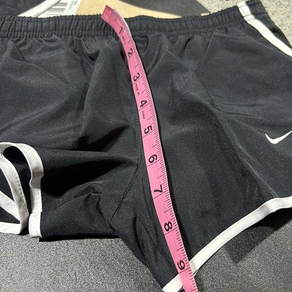 Nike Dri-Fit Standard Fit running shorts,panty lined,elastic drawstring waist - Picture 14 of 14